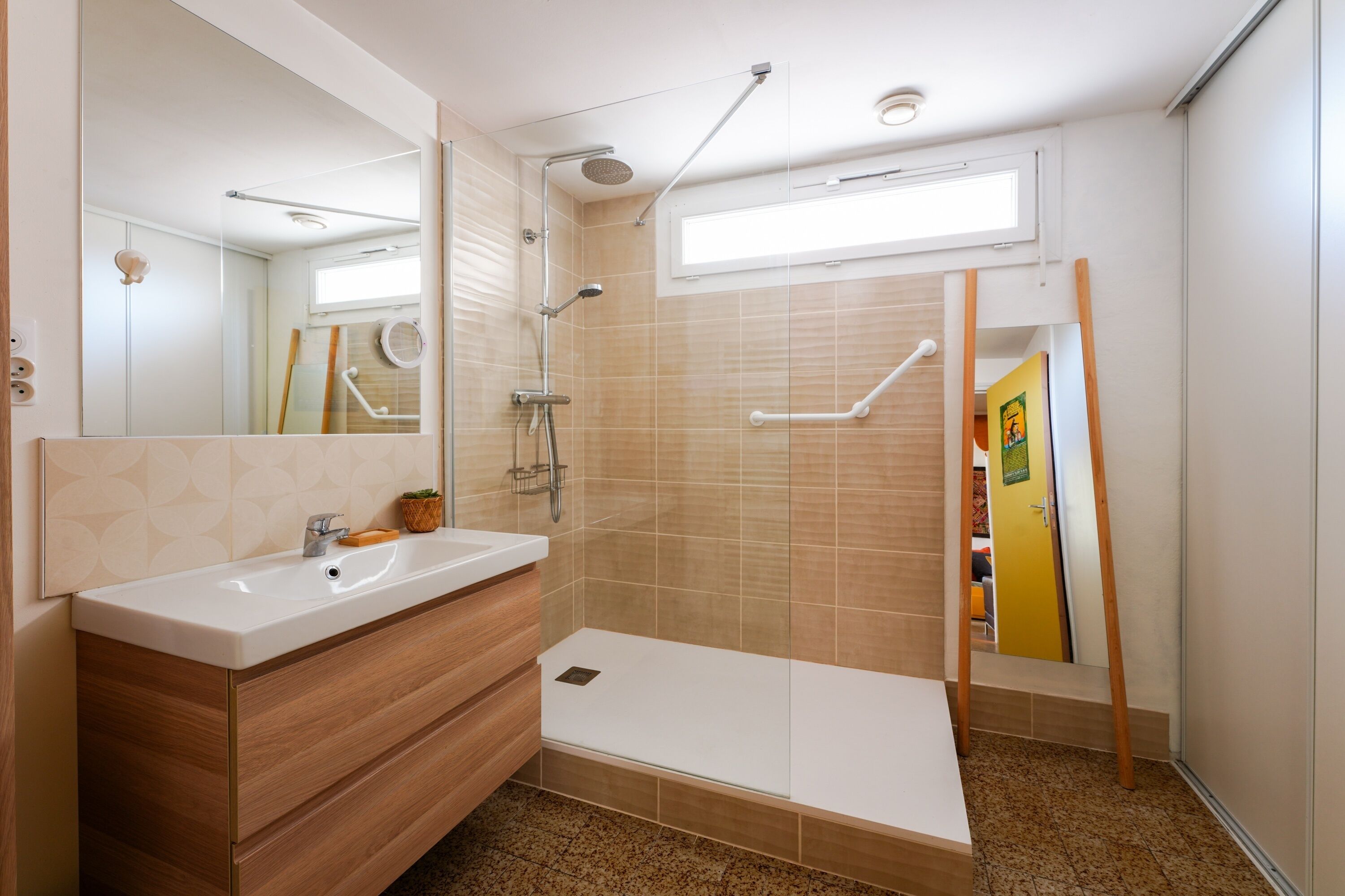 Gratis toiletartikelen, een haardroger, handdoeken