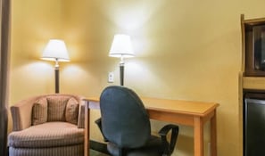 Desk, free WiFi - Franklin Inn & Suites (Franklin)