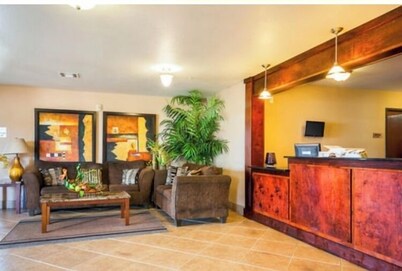 Franklin Inn & Suites