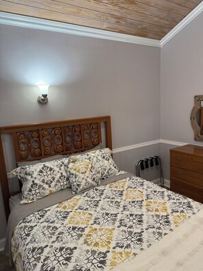 1 bedroom, iron/ironing board, travel cot, WiFi