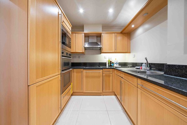 Refrigerador, microondas, horno, lavavajillas