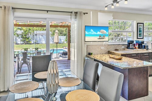 Stunning Tropical Pool House Delray Near The Beach - 3 bedrooms 3 baths -