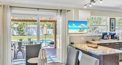 Stunning Tropical Pool House Delray Near The Beach - 3 bedrooms 3 baths -