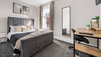 3 bedrooms, iron/ironing board, internet, bed sheets