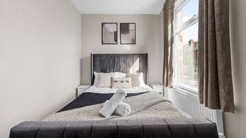 3 bedrooms, iron/ironing board, Internet, bed sheets