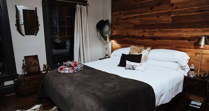 Cowboy-Inspired Retreat | Spacious King Suite Near Top Dallas Music Venues
