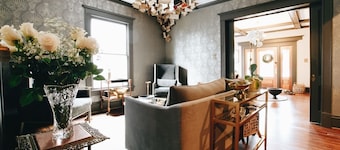 Stylish 5 Bedroom Boutique BnB in Old East Dallas | Insta-Worthy Rooms + Speakeasy Bar