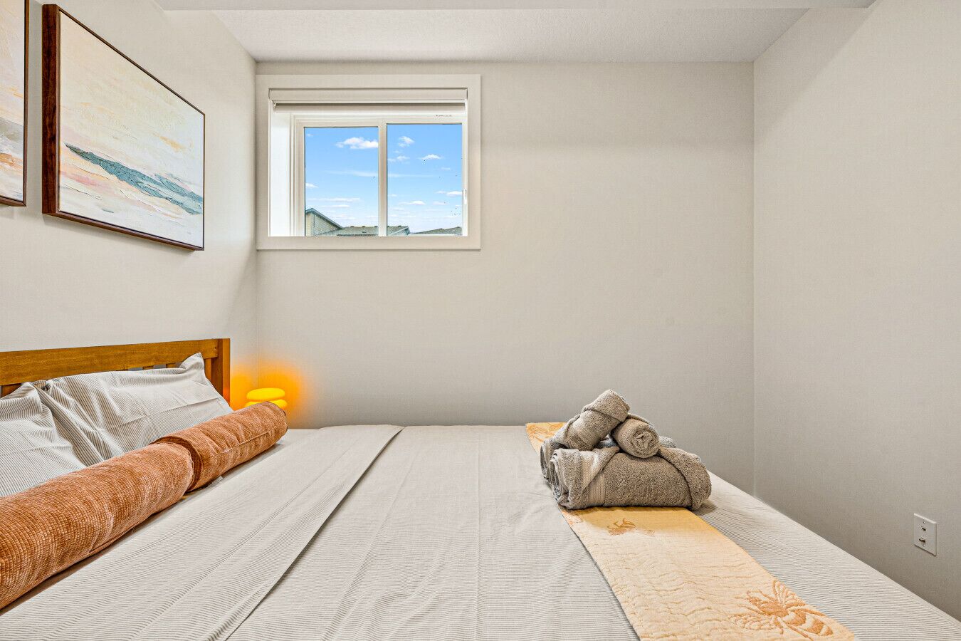 2 bedrooms, desk, iron/ironing board, travel crib