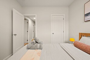 2 bedrooms, desk, iron/ironing board, free WiFi
