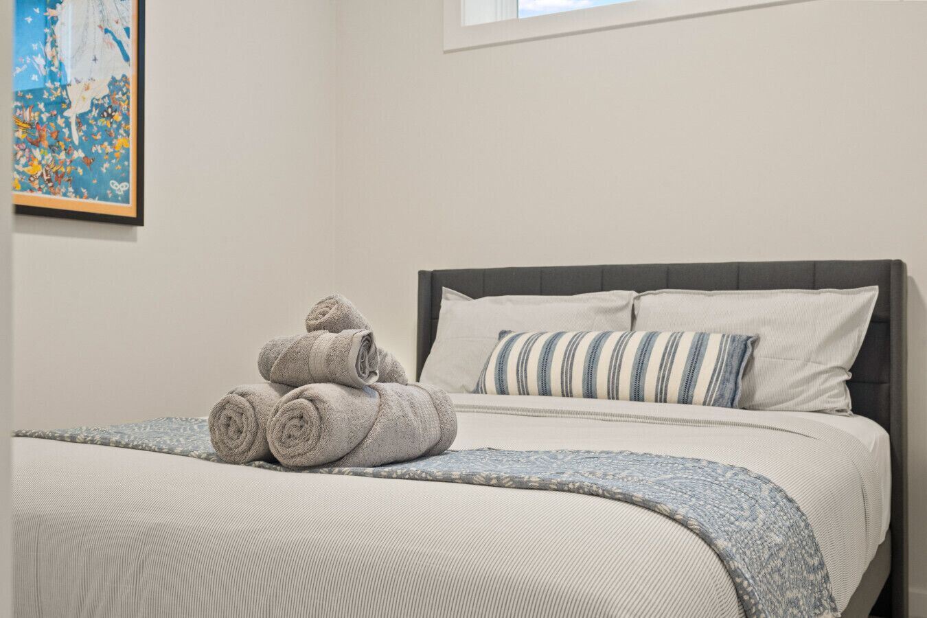 2 habitaciones, escritorio, tabla de planchar con plancha y wifi gratis 