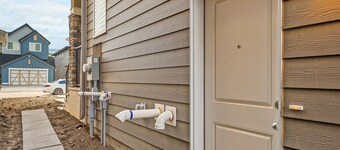 Private 2BR Suite | Near HWY 1 | Free Banff Pass