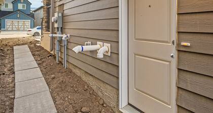 Private 2BR Suite | Near HWY 1 | Free Banff Pass