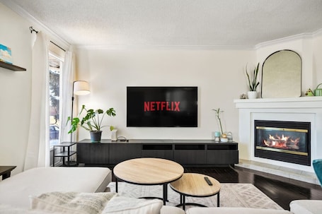 Smart TV, fireplace, offices. Home Away From Home » Pet Friendly » Work Space