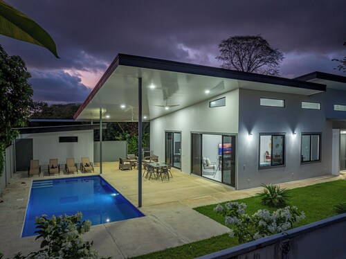 Walk to Beach! New Villa Only 4 Mins Away! 3 Bed 3 Bath, Marino Ballena Park!