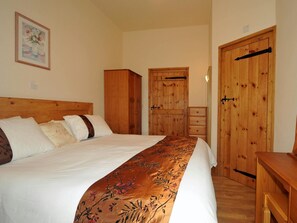 2 bedrooms, travel crib, free WiFi, bed sheets - Llaethdy Rachel, Lampeter (Aberaeron)