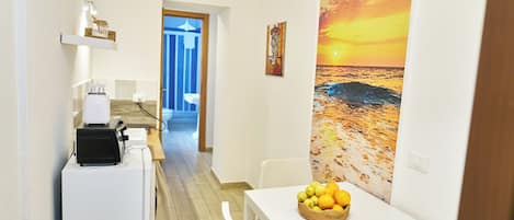 Appartamento Comfort | Cucina privata | Frigorifero, forno, piano cottura, pentole/stoviglie/utensili