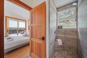 4 bedrooms, free WiFi, bed sheets