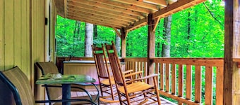 Fox Magdaline Mini Cabin at Panther Creek