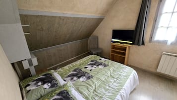 Classic Room | Desk, laptop workspace, free WiFi