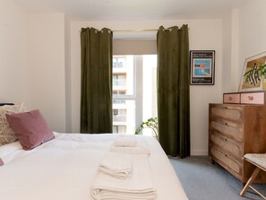 1 chambre, fer et planche à repasser, Wi-Fi gratuit, draps fournis