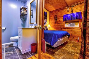 1 bedroom, bed sheets