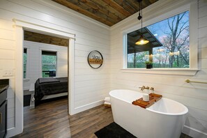 2 makuuhuonetta, ilmainen Wi-Fi, vuodevaatteet