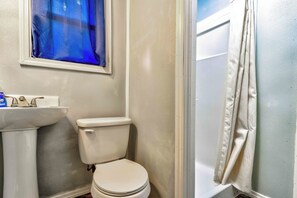 تجهيزات دش، صابون، ورق حمّام