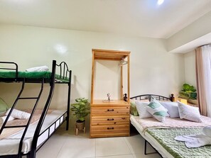 1 habitación, tabla de planchar con plancha, wifi gratis y ropa de cama