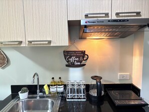 Fridge, microwave, oven, stovetop - Experience the Baguio breeze at Cordillera Breeze Suites at Brenthill near SM🌲 (Baguio)