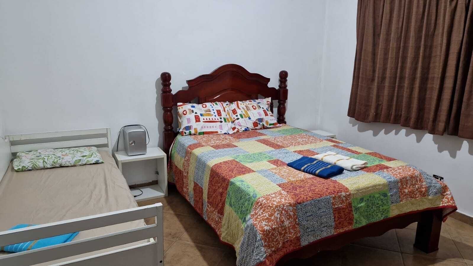 3 chambres, fer et planche à repasser, Wi-Fi, draps fournis