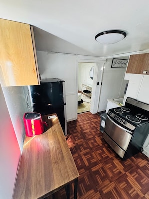 Fridge, oven - Elegant one-bedroom getaway in little Havana MIAMI (Miami)