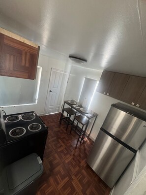 Fridge, oven - Elegant one-bedroom getaway in little Havana MIAMI (Miami)
