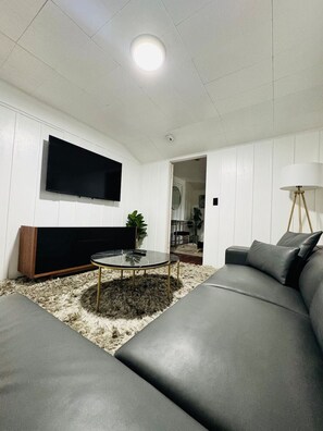 TV - Elegant one-bedroom getaway in little Havana MIAMI (Miami)