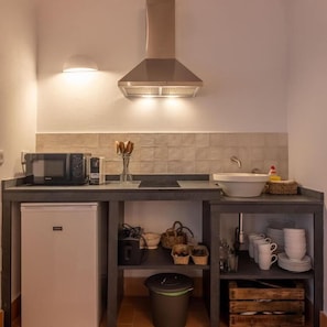 Comfort Cottage, River View | Private kitchen