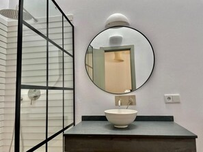 Hair dryer, towels, soap, shampoo - FINCA CONTRABANDO PARA GRUPOS (Sanlúcar de Guadiana)