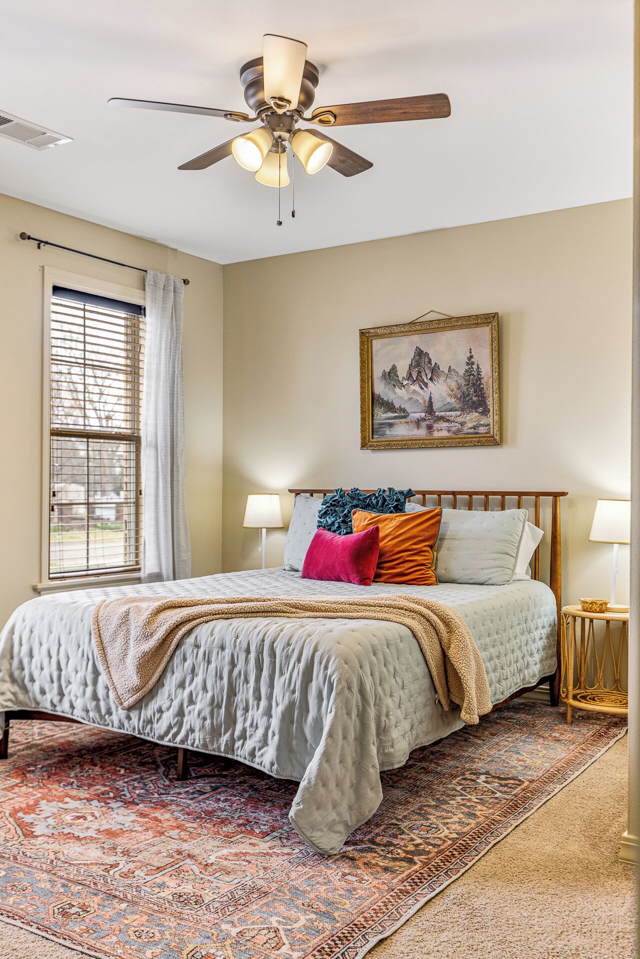 2 habitaciones, tabla de planchar con plancha, wifi y ropa de cama 