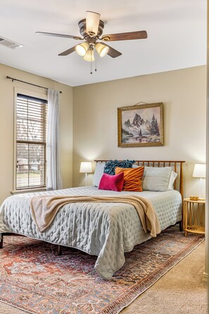 2 habitaciones, tabla de planchar con plancha, wifi y ropa de cama