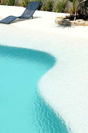 Outdoor pool. VILLA PRIME BEACH FLATS