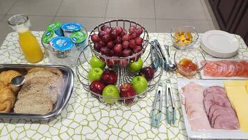 Free daily buffet breakfast