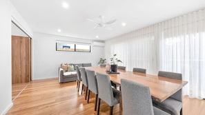 Dining - Gully & Tide - A luxurious coastal escape in Aireys Inlet (Aireys Inlet)