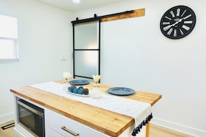 Micro-ondes, four, plaque de cuisson, lave-vaisselle