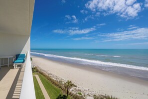 Am Strand, Liegestühle, Strandtücher