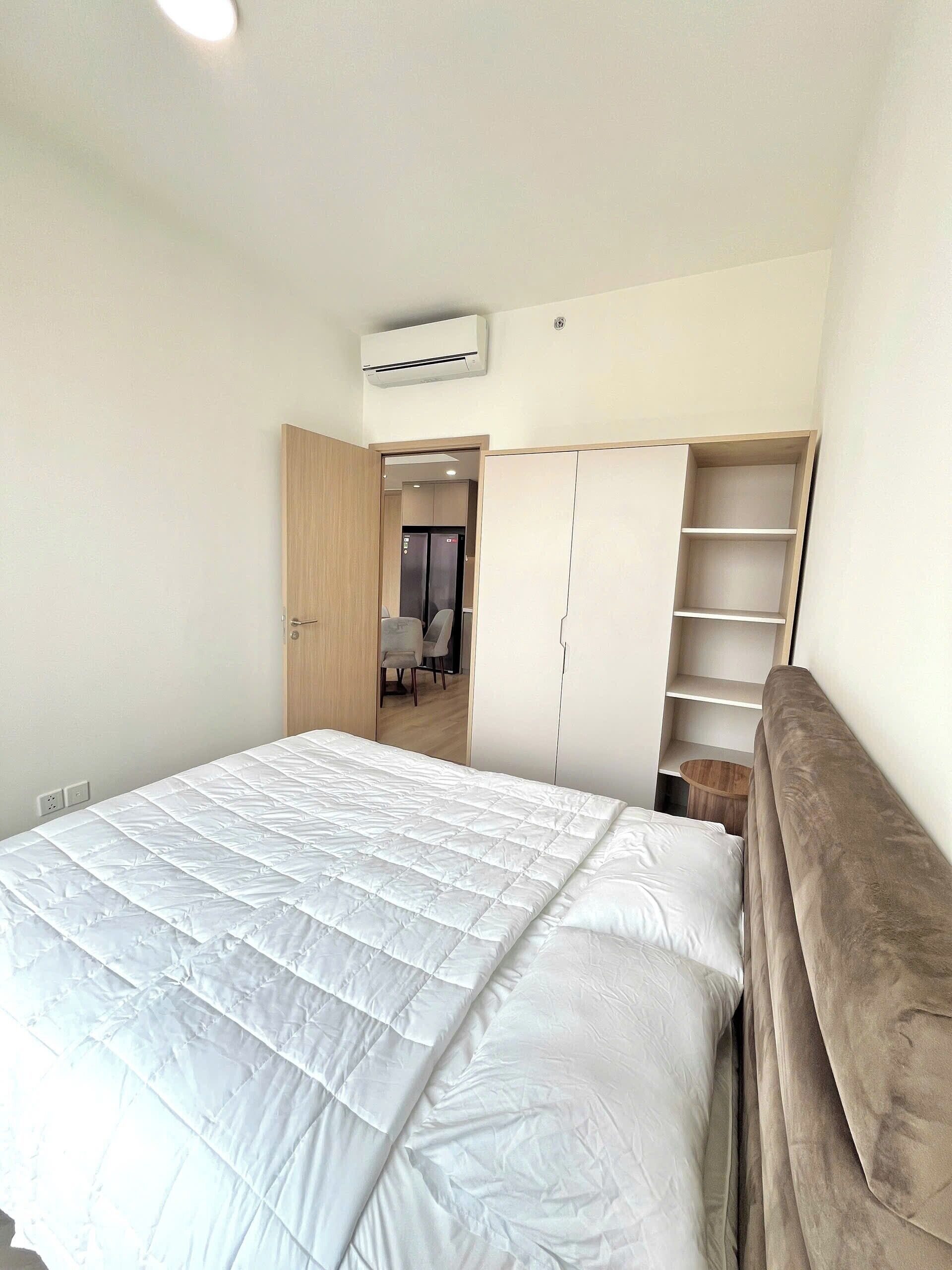 Habitación Deluxe, 1 cama de matrimonio, vistas a la piscina (Deluxe Room, Private Bathroom) | Espacio para trabajar con un portátil, cortinas opacas, wifi gratis