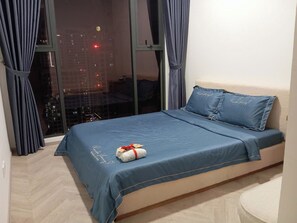Master Room, Balcony, Garden View, Private Bathroom | Laptop workspace, blackout curtains, free WiFi - Rose Vinhomes (Ho Chi Minh City)