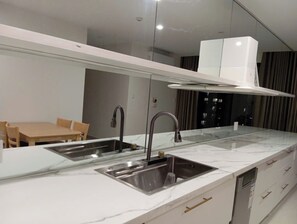 Classic Room, Private Bathroom, Shared Kitchen | In-room dining - Rose Vinhomes (Ho Chi Minh City)