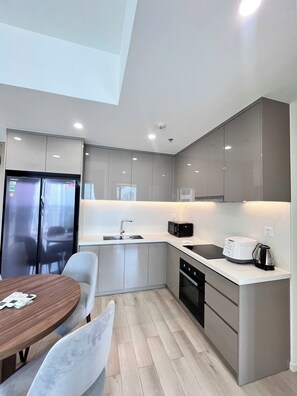 Deluxe Room, 1 Queen Bed, Pool View (Deluxe Room, Private Bathroom) | Living area - Rose Vinhomes (Ho Chi Minh City)