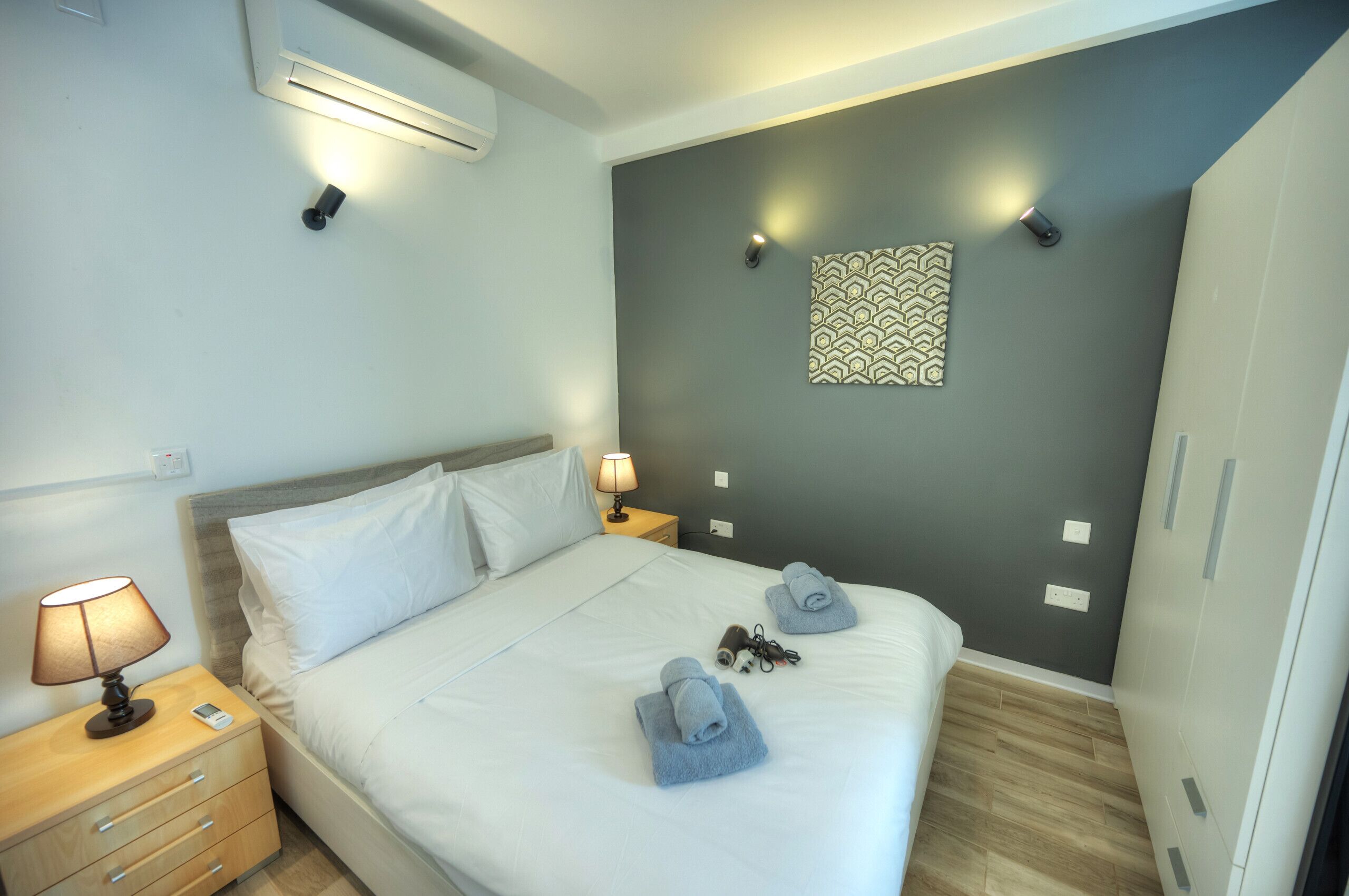 1 slaapkamer, een strijkplank/strijkijzer, gratis wifi, beddengoed