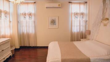 3 bedrooms, in-room safe, desk, iron/ironing board