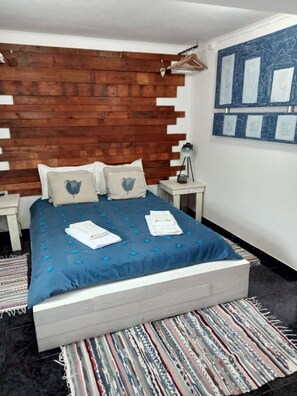 1 slaapkamer, een strijkplank/strijkijzer, reisbedje, gratis wifi