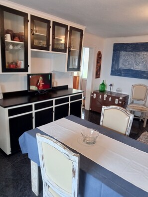 Interior - Charming 1-bedroom apartment in amazing Angra do Heroísmo with WiFi (Angra do Heroísmo)